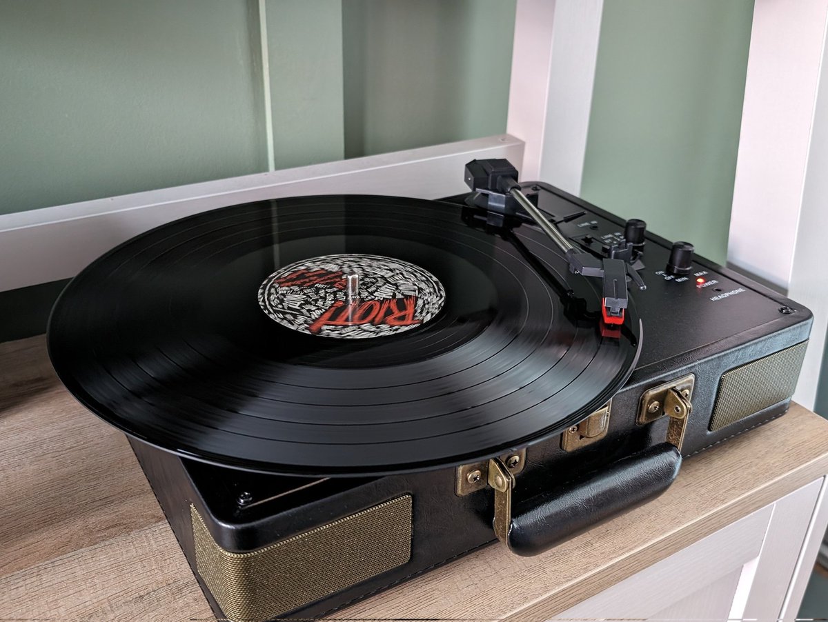 One of the best birthday presents my husband got me was a vinyl player! I've always wanted one but didn't think I would ever get one. Thank you for this awesome present. 😘 You've now made a terrible mistake In buying this. #recordplayer #birthdaypresent 👏