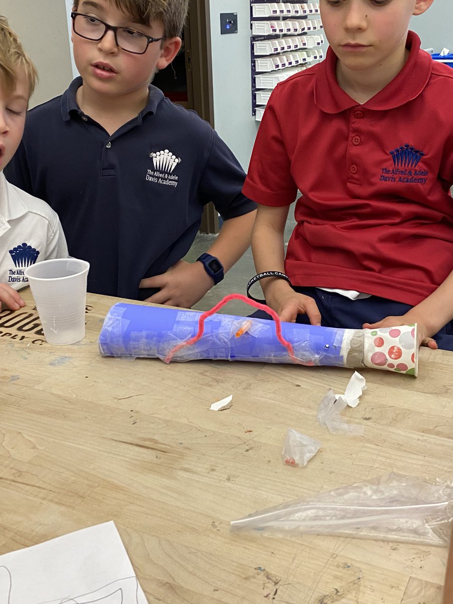 21stStacy's tweet image. Studying animal habitats and working in teams to complete engineering challenges with littleBits @Davis_Academy @littleBits #davis2
