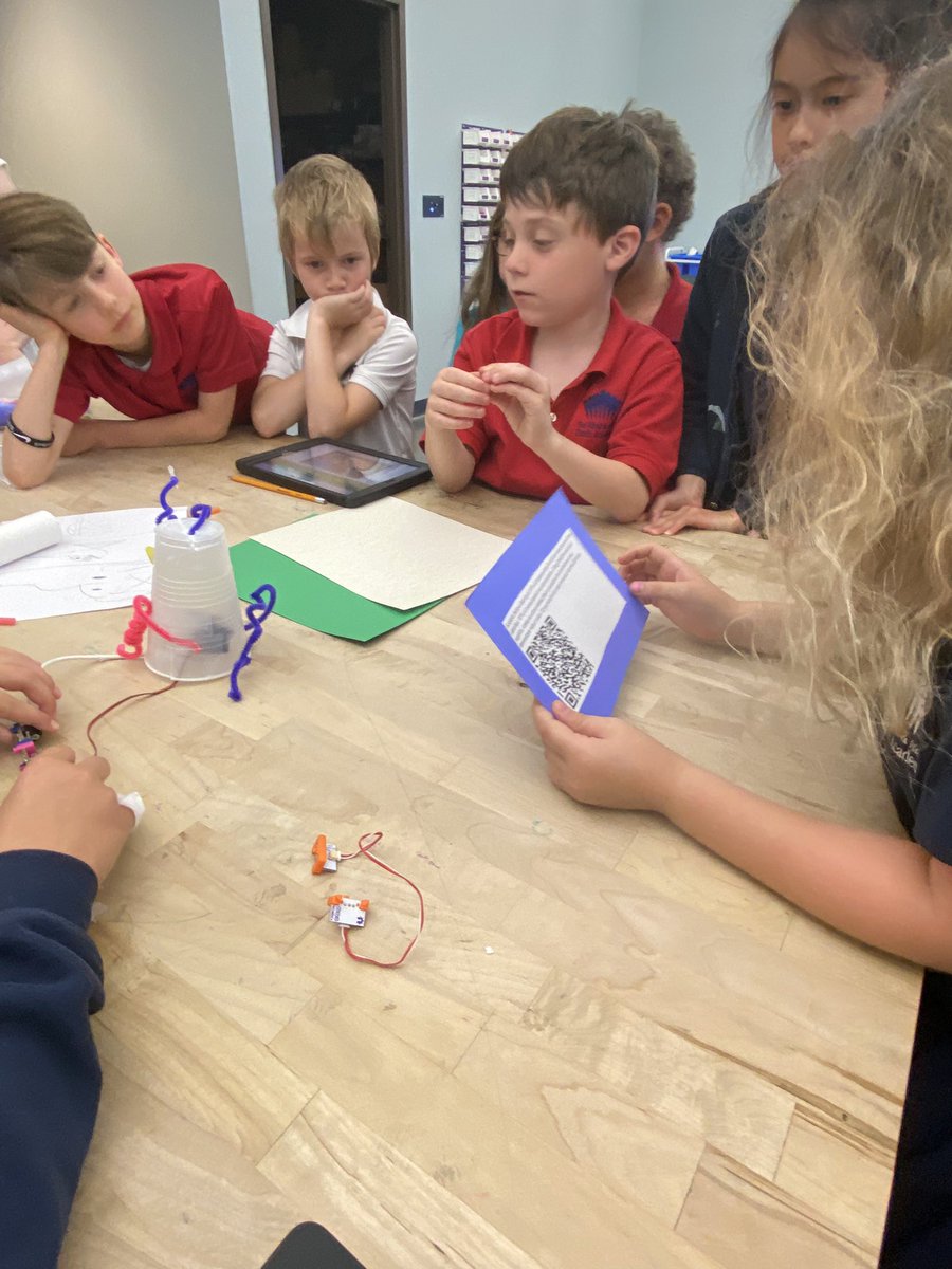 21stStacy's tweet image. Studying animal habitats and working in teams to complete engineering challenges with littleBits @Davis_Academy @littleBits #davis2
