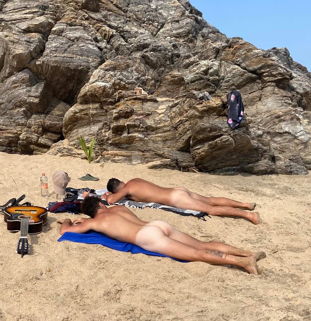 Nudebeach1987's tweet photo. Guys Beach https://t.co/2tyu5KSJoN