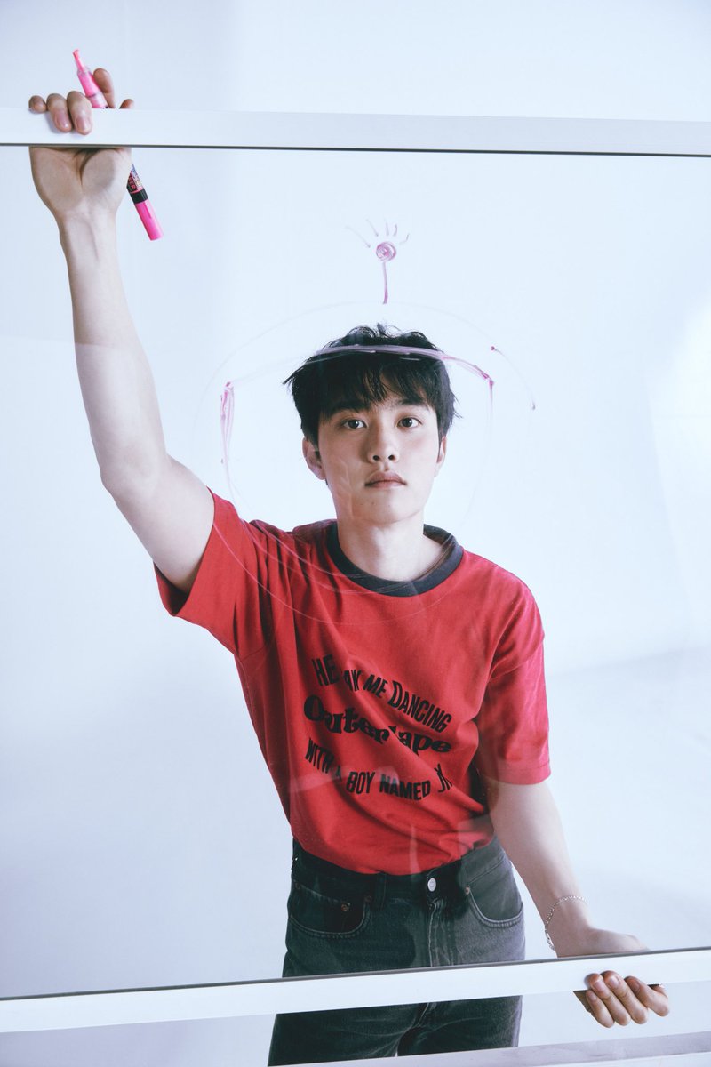 아니 사람 얼굴이 어떻게 이래?
이게 도경수야...