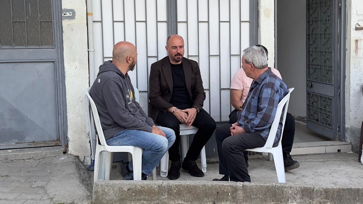 hasantogar's tweet photo. Asarağaç Mahallemiz sakinlerinden hakkın rahmetine kavuşan Seyfettin Aslantürk’ün ailesine taziye ziyaretinde bulunduk. Merhumeye Allah’tan rahmet, Aslantürk ailesine ve yakınlarına sabırlar dilerim. https://t.co/TAoDzwM16w