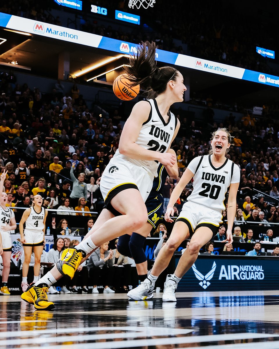 𝗧𝗼𝗱𝗮𝘆'𝘀 𝗠𝗢𝗢𝗗 😎 @CaitlinClark22 x @kate_martin22 #Hawkeyes