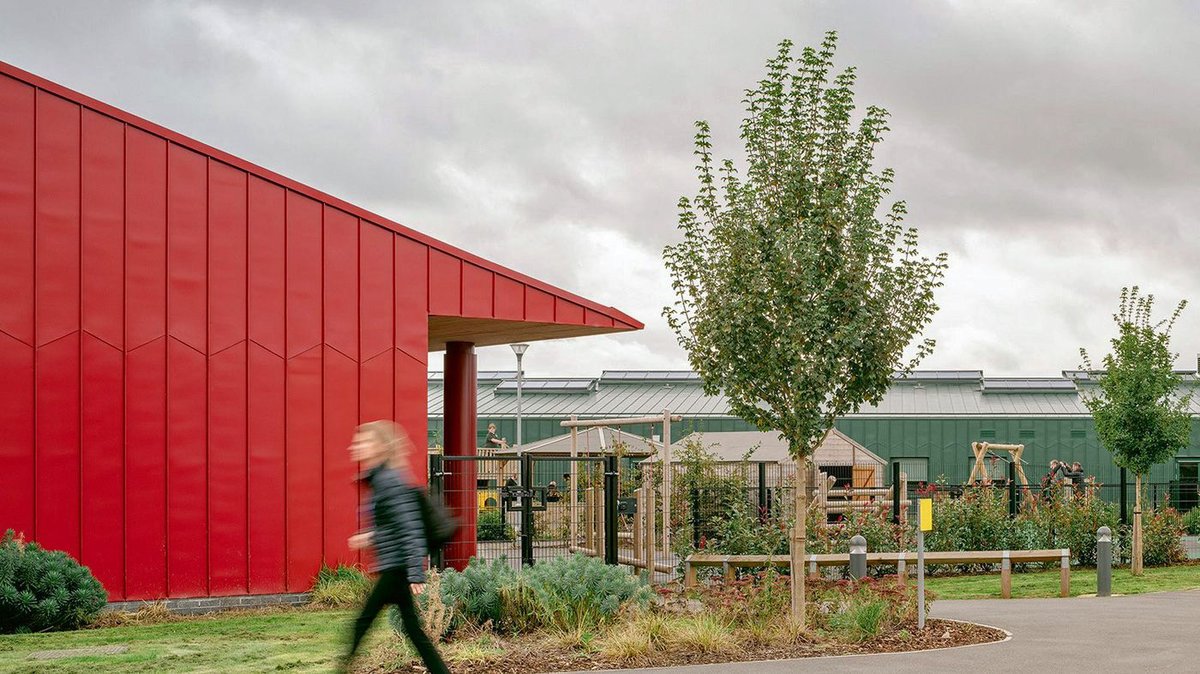 The Red and the Green: Alfreton is a different kind of Derbyshire town, and this is a different kind of school - my piece for @RIBAJ ribaj.com/buildings/alfr…