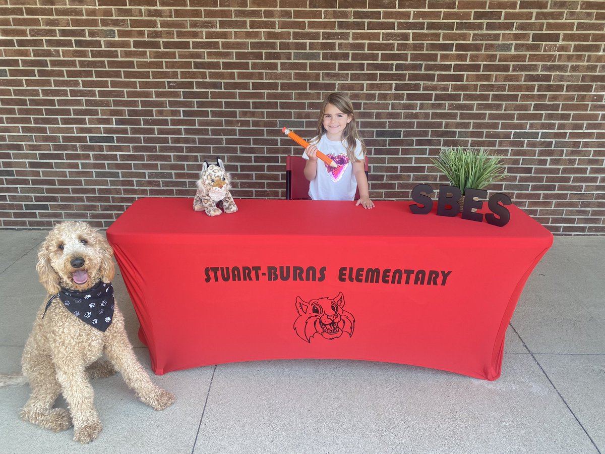 MelindaFortner's tweet photo. 🍎 Kindergarten registration begins April 22nd. Registration is done online with our Skyward system. See attachment. 
✏️ If our upcoming Kinders want to come by on Monday from 9-2, we will have them “sign their commitment” and take pics to post online. (Optional) https://t.co/1TlBukDJQs