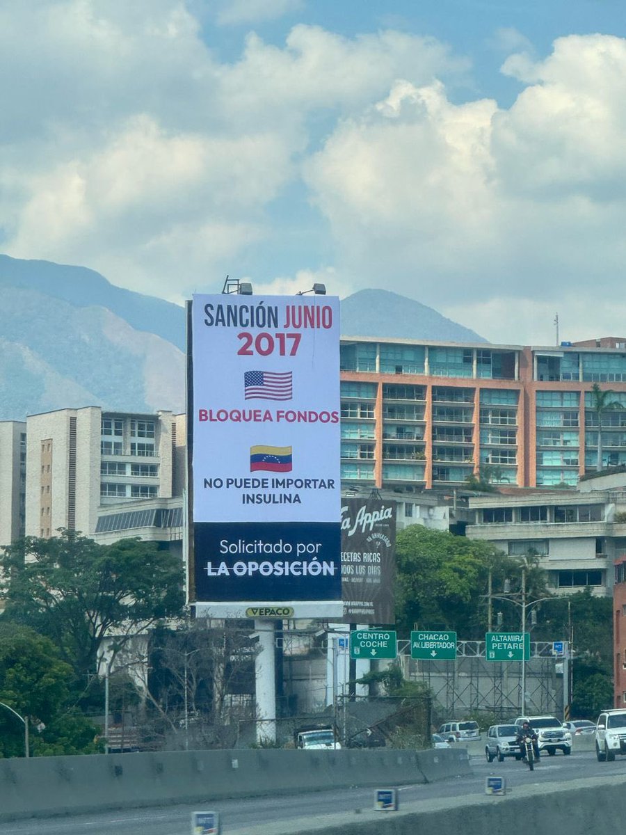 BarbaraUSanz's tweet photo. Y así arranca la campaña de la mentira oficial del régimen, con vallas publicitarias en Caracas que buscan responsabilizar de la crisis generada por la dictadura a las sanciones.

¿Por qué no hicieron una campaña así para explicar el robo de los 23.000 millones de dólares de PDVSA?
¿Cómo es que las sanciones generan escasez de productos básicos pero no de Ferraris para el #DraculaFest? 

La verdad es que la única sanción contra Venezuela es Maduro en Miraflores.