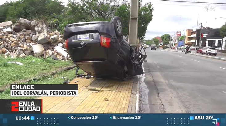 #Móvil970 @CorvalanJoel | Vehículos accidentados el domingo pasado en Eusebio Ayala y Cacique Arecayá continúan en el lugar sin ser retirados. 👥#2EnLaCiudad 📺@SomosGEN 📻#Universo970AM