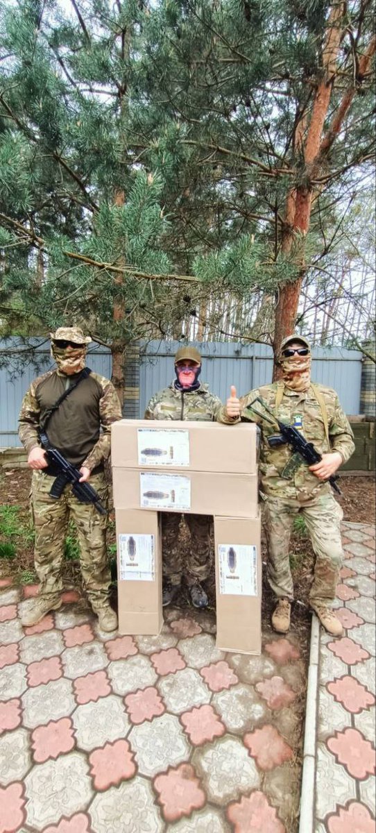 Brave warriors of 516th battalion, 1st brigade provided with the evacuation stretchers donated by Pavers Foundation @PavershelpUkr @YorkieOriginal Guys are sending their regards and appreciation 🫡 Thank you! 🇺🇦🇬🇧