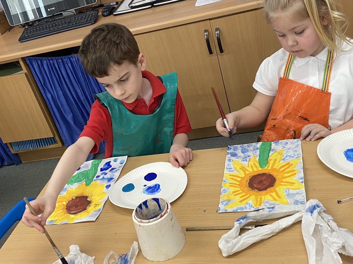 mrs_mcclare's tweet image. My little Van Goghs! 🧑‍🎨 👩‍🎨 🎨 Superb! 👌🏼 @RedscopeSchool @MissPreston6