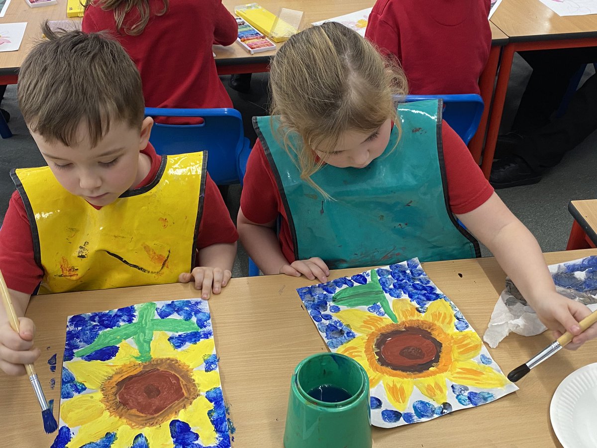 mrs_mcclare's tweet image. My little Van Goghs! 🧑‍🎨 👩‍🎨 🎨 Superb! 👌🏼 @RedscopeSchool @MissPreston6