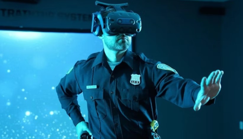 PoliceMag's tweet photo. Virtual reality simulation is a trend in law enforcement. If your agency wants to get the most from it, it’s important to know its strengths and weaknesses. https://t.co/k6O3VveQDr
#trainingsimulators #vrtraining #policetraining #MiloRange #policeofficer #lawenforcement https://t.co/I4KNJcqhEf