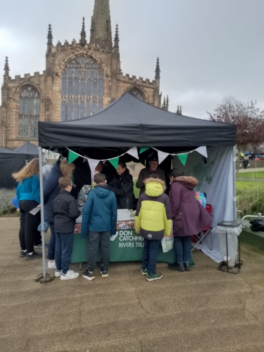 We had a brilliant day at the #Rotherham Roots Carnival! We love watching families get lost in our river dipping trays exploring all sorts of new & wonderful river beasties! Fantastic parade of river creatures led by Reign, the Spirit of the River Don, and Farrah the Fox too 💚