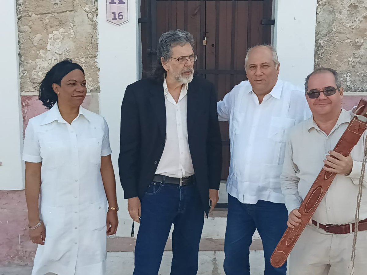 Participé en el acto d entrega d la réplica del Machete del Generalísimo Máximo Gómez. El ICAIC, 1era institución cultural d la Revolución, la recibió muy merecidamente. C/Alexis Triana, su Presidente, compartimos una foto Inés María Chapman, Alpidio y yo. #CubaEsCultura