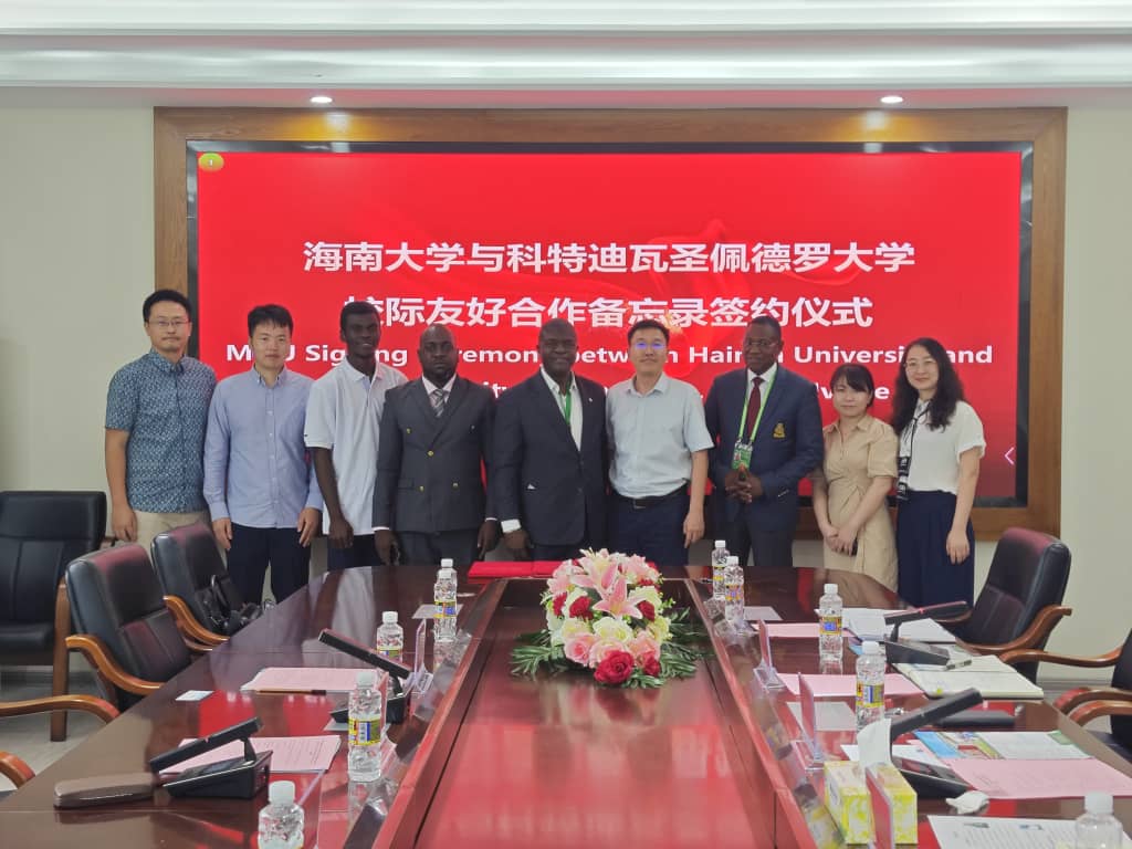 SanUniversite's tweet photo. Le mardi 02 Avril 2024, à Haikou, chine, l’Université Polytechnique de San Pedro, Côte d’Ivoire, dirigée par le Professeur Méké MÉÏTÉ et l'Université de Hainan, Chine, dirigée par le Dr Qingming LUO ont mutualisé leurs efforts par la signature d’une convention de partenariat. https://t.co/02ZrUBOu96