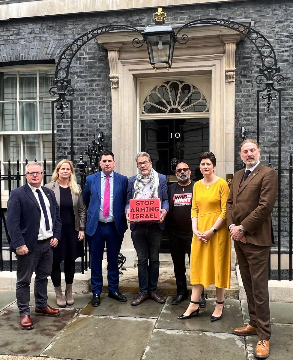 Stop arming Israel. In solidarity with the Palestinian people, more than 67,000 people have signed a petition calling on UK Govt to stop sending arms to Israel. Today I joined @PSCUpdates @WarOnWant and fellow MPs in presenting that petition to Number 10 Downing Street.