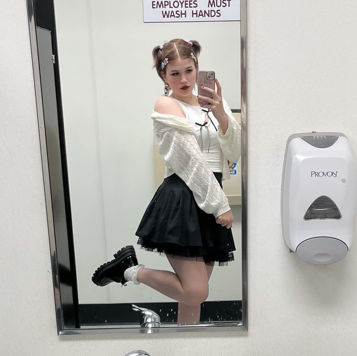 faegardenlights's tweet photo. Ootd :3 https://t.co/w40orDgdJN