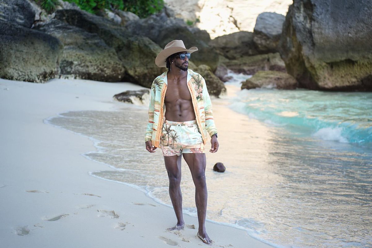 In Bali, every beach sunset is a masterpiece; which creates these crazy moments where you find yourself connecting with your inner wanderer. 

Stay tuned to our experiences in Bali this month! 

📸: @d_cortez_j
📍 Bali

#gaydestination #gaytravel #intoblackguys