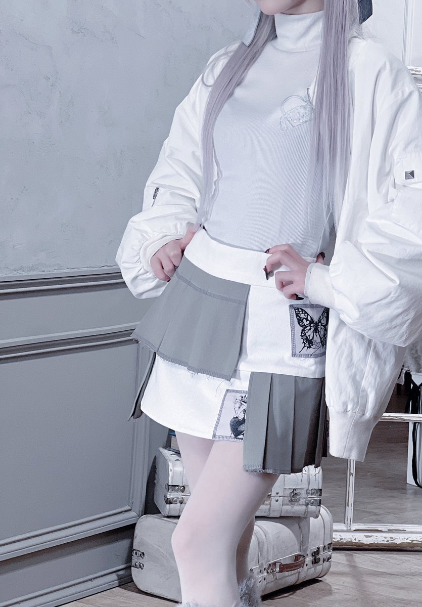 「はあ、わたしのブランド服かわい 」|konocoのイラスト