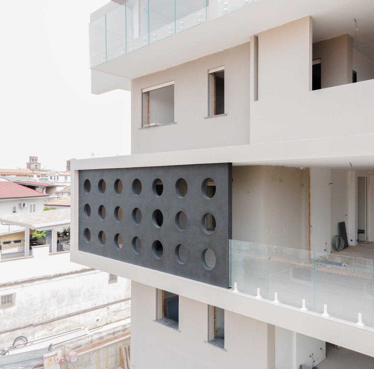 ceceremanag's tweet photo. Per il cantiere Nunziare III, in corso di completamento ad Aversa, sono state impiegate più di 100 maestranze. Un alto numero di risorse umane iper-specializzate, con differenti capacità professionali. #occupazione 
https://t.co/0iQnIBR54U https://t.co/rjyo94RvBt