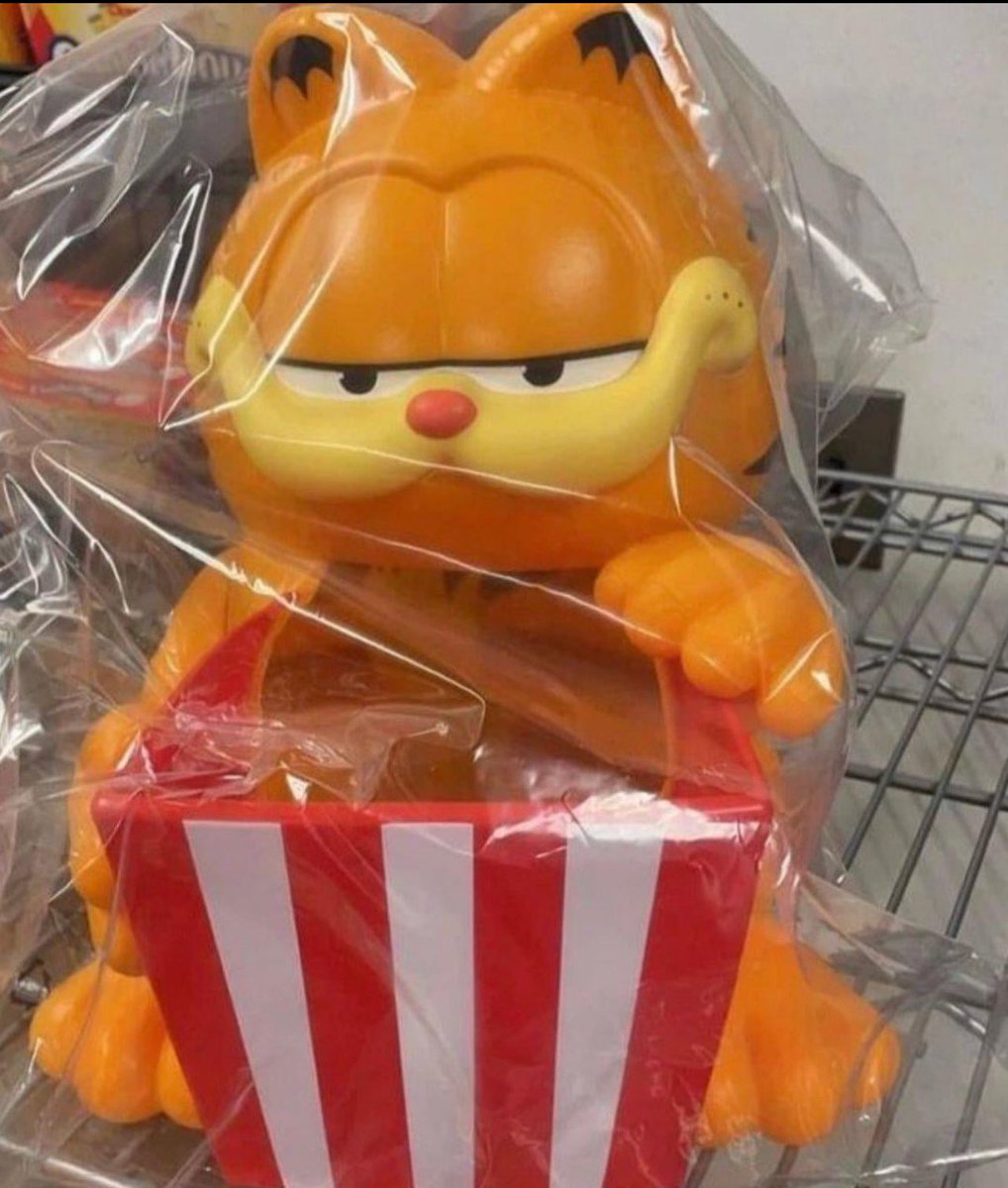 Nah why is the #GarfieldMovie popcorn bucket smiling like that