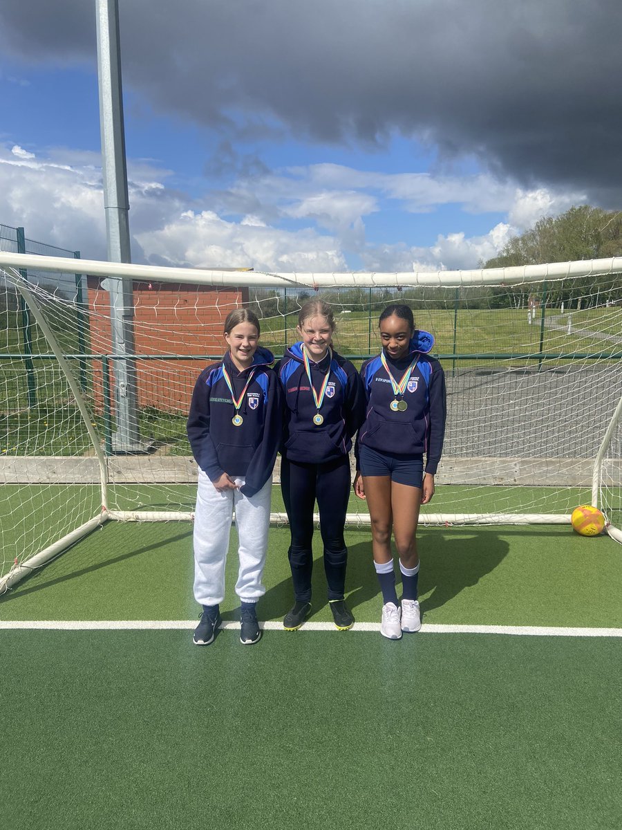 A great morning of football for our Y7&8’s this morning! ⚽️ Thanks so much to @SSPSouthBucks for inviting us your football festival and the wonderful coaches at AMA Soccer @MarkODonnell76 #TeamBHS #BHSFootball #letgirlsplay