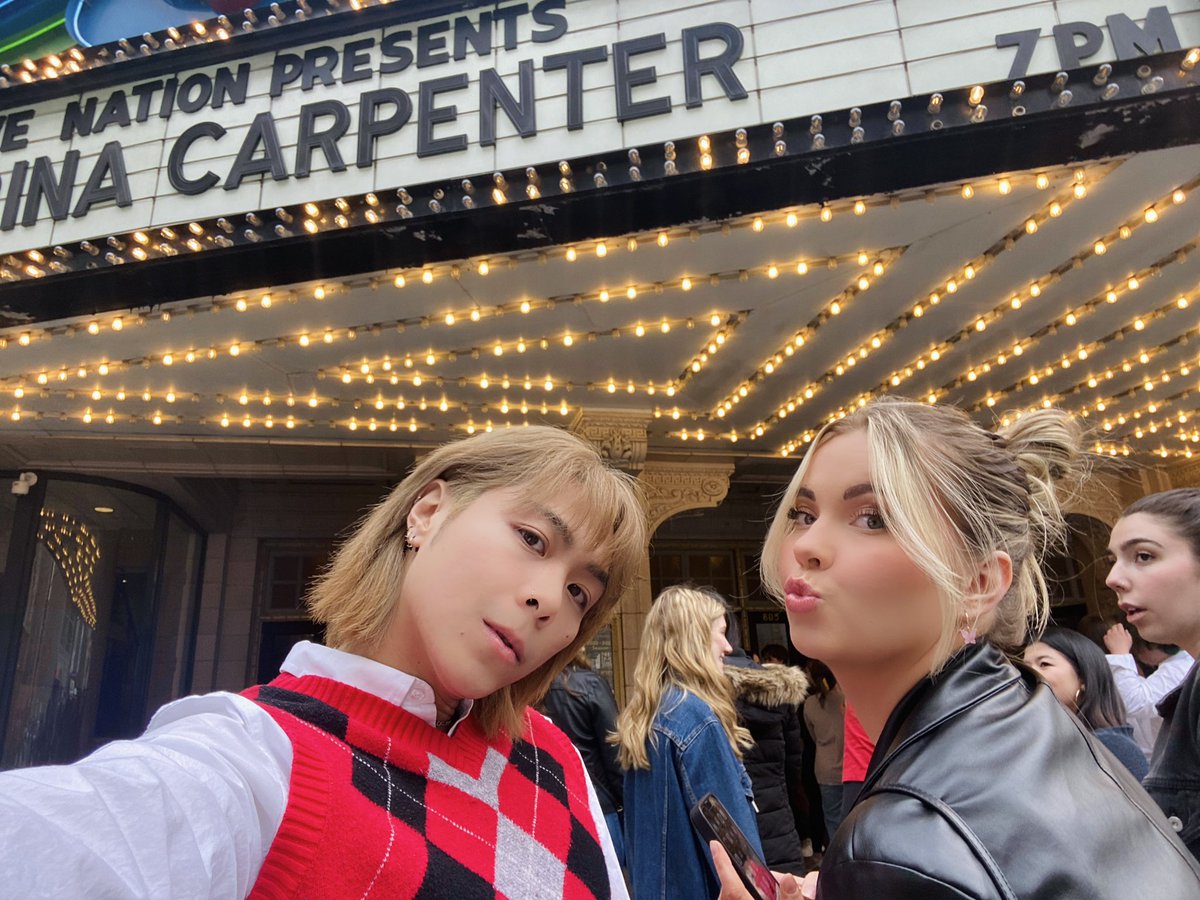 soulrock22's tweet photo. @TeamSabrina Me and @serenapraus  🤞🏻 @TeamSabrina https://t.co/GWKAmYEwVq