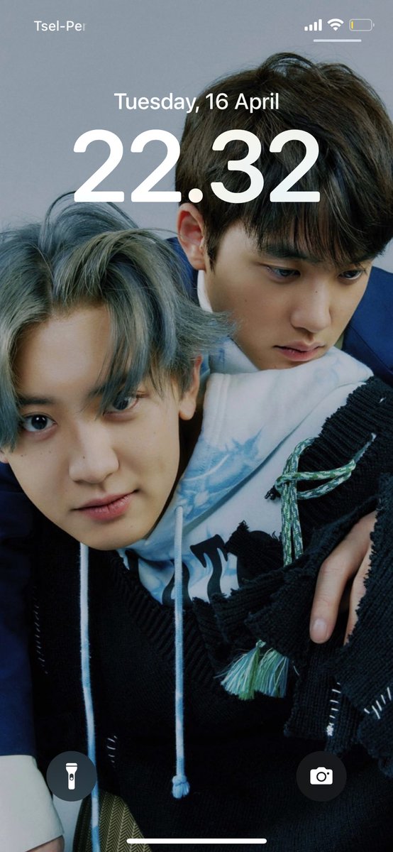 aaramadhina's tweet photo. Akhirnya setelah bertaun2 — ganti foto lock screen jugaaaa ��🥺🥺

From this ⬇️                     To this ⬇️ https://t.co/a41Id8Egfy