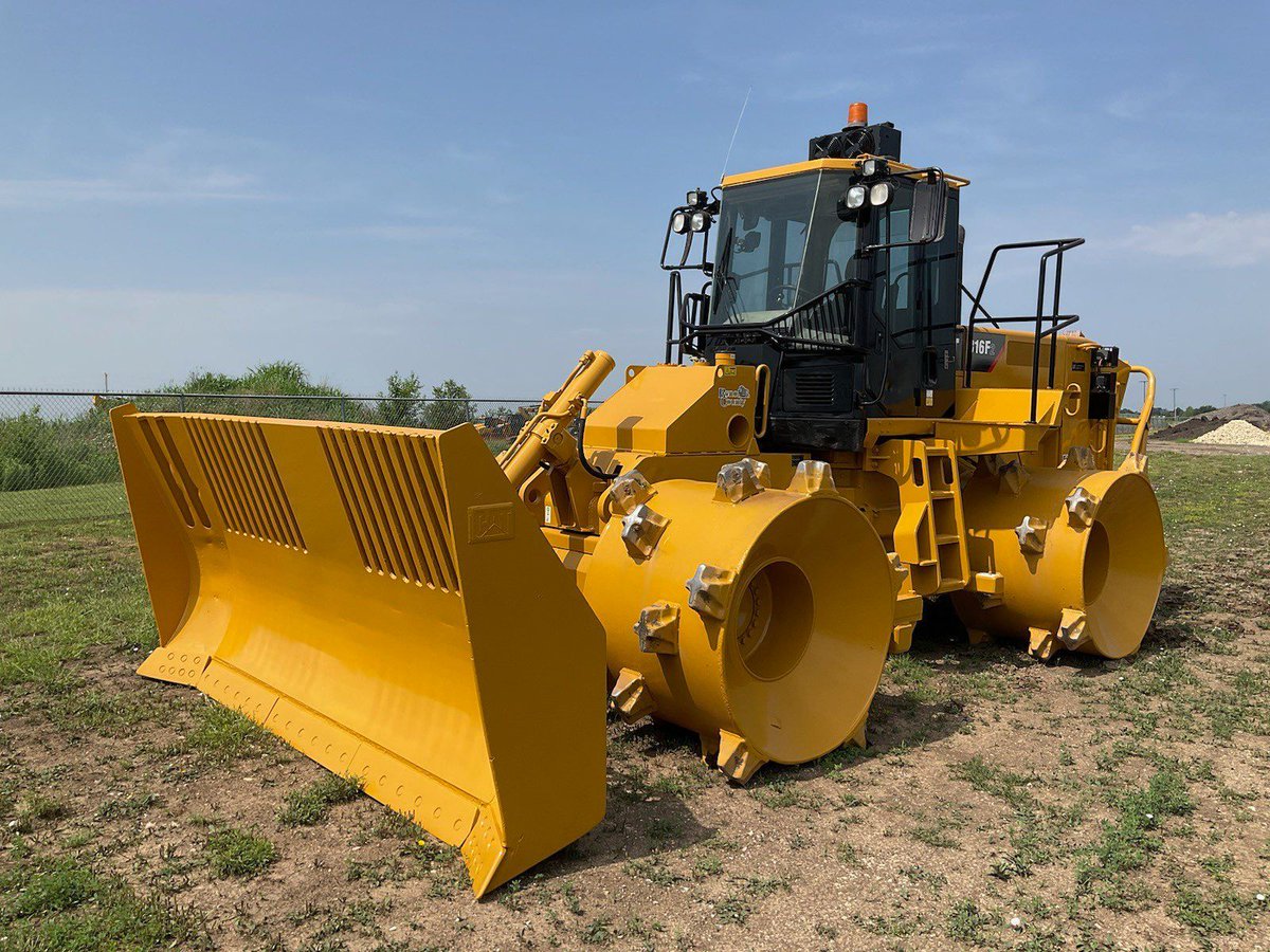 FoleyEngines's tweet photo. Turning trash into treasure โ from rebuild #1 to rebuild #400 and counting. https://t.co/VjlqipMgag #Landfill #LandfillCompactor #DumpLife #CatRebuild https://t.co/l8OXOYV5Ak