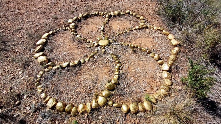 anna_ramon_'s tweet photo. Sabies que fer piles de pedretes per oci és una mania inútil i que malmet la muntanya? A Sant Llorenç del Munt i l'Obac cada cop hi ha més piles o figures de pedres que posen en risc les codines, el lloc on viuen  🐌 i 🌱.  Ho explica en @Dani_Pons 👇🏾 https://t.co/S0NnHwuMgX
