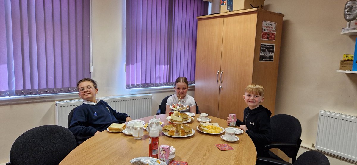 HighfieldBolton's tweet photo. Who loves a crisp butty?
#wheredoistart https://t.co/BWrNrmojCs