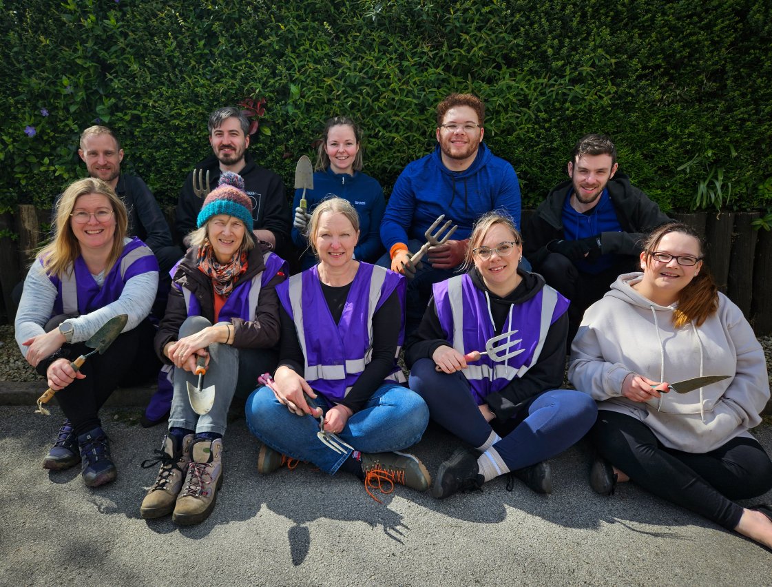 After the wild weather of the last couple of days, we were delighted to welcome the teams from @firstdirect and @HSBC_UK who have spent the day at Wakefield Hospice volunteering in and our the hospice gardens! 👏💚 If you would be interested in finding out more about corporate