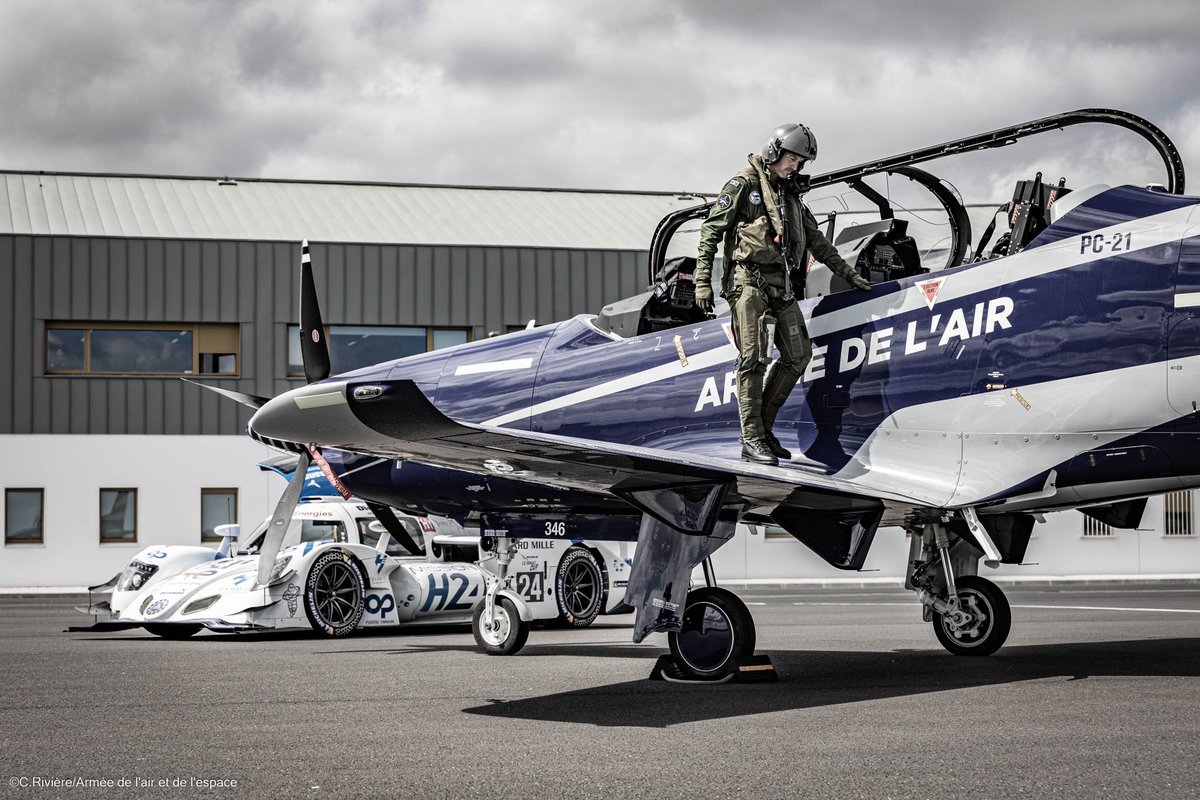 🏁 À l'aube des @24hoursoflemans en juin 2024, l'Automobile Club de l’Ouest (ACO) et l'AAE organisent une rencontre entre deux univers de pointe, l’automobile de course et l’aéronautique militaire. Un partage d'expérience alliant innovation, performance, et développement durable.