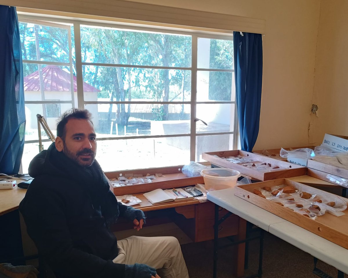 We recently welcomed Dr. @BenoitLonget to the team! He's currently at Florisbad to study the artifacts recovered during last year's excavations. @CENIEH @CENIEH_Geo2