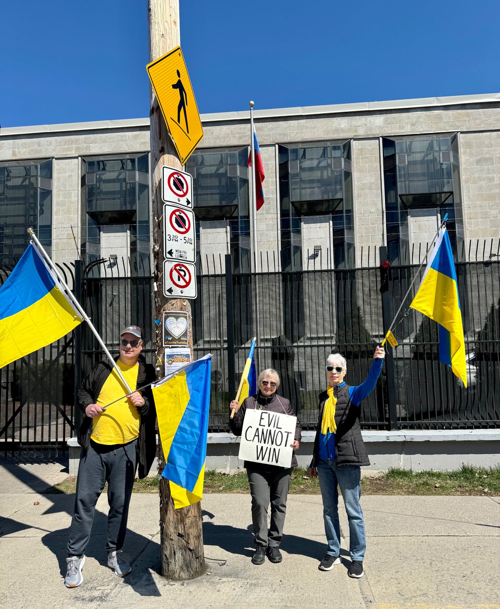 Supporting 🇺🇦 in front of Ottawa's ru z embassy in Canada. 
#ToonieTuesday 
#StandWithUkraine