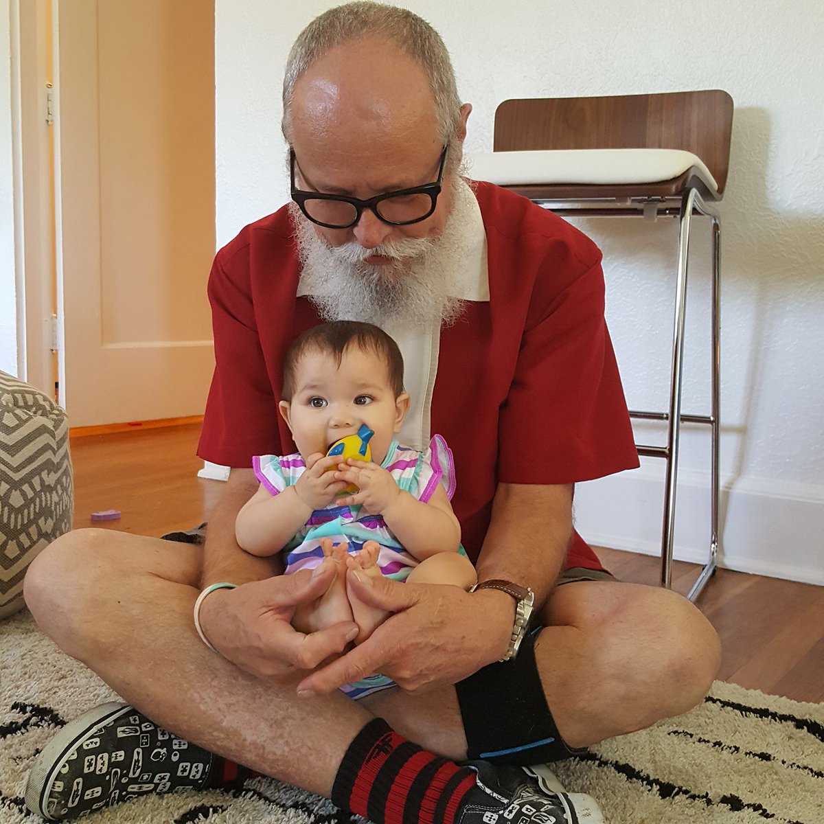 suzyemre's tweet photo. FB memories are at it again. 7 years ago today. Frank with our granddaughter on Easter.
#MissingFrank https://t.co/TRRWkUGcao