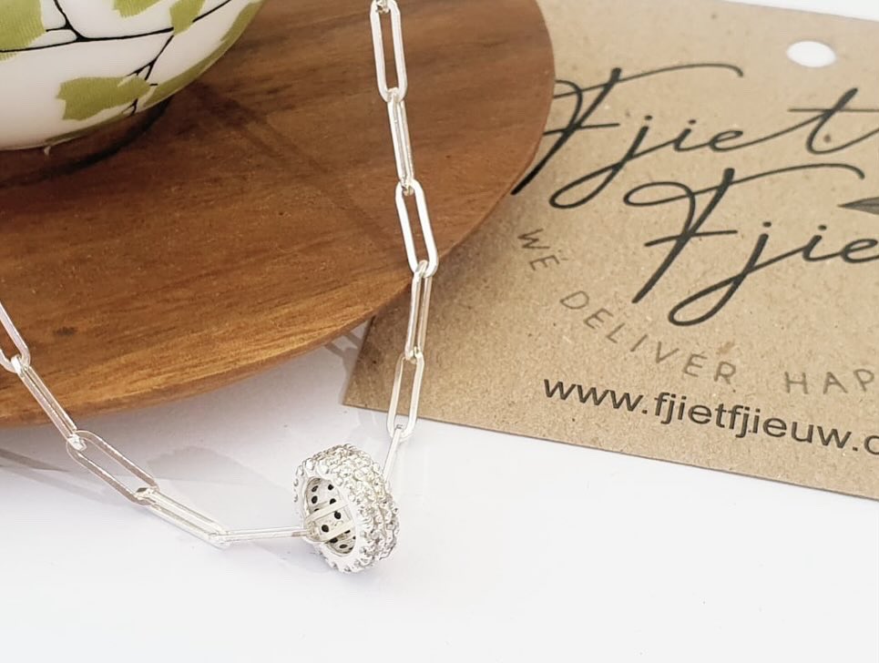 Sterling Silver Personalised and Moissanite Friendship Rings on a Paperclip Chain !

#sterlingsilver #handset #handpierced #handmade #personalised  #moissanite #blackmoissanite #whitemoissanite #friendshiprings #pendant #necklace  #paperclipchain #fjietfjieuw #wedeliverhappiness