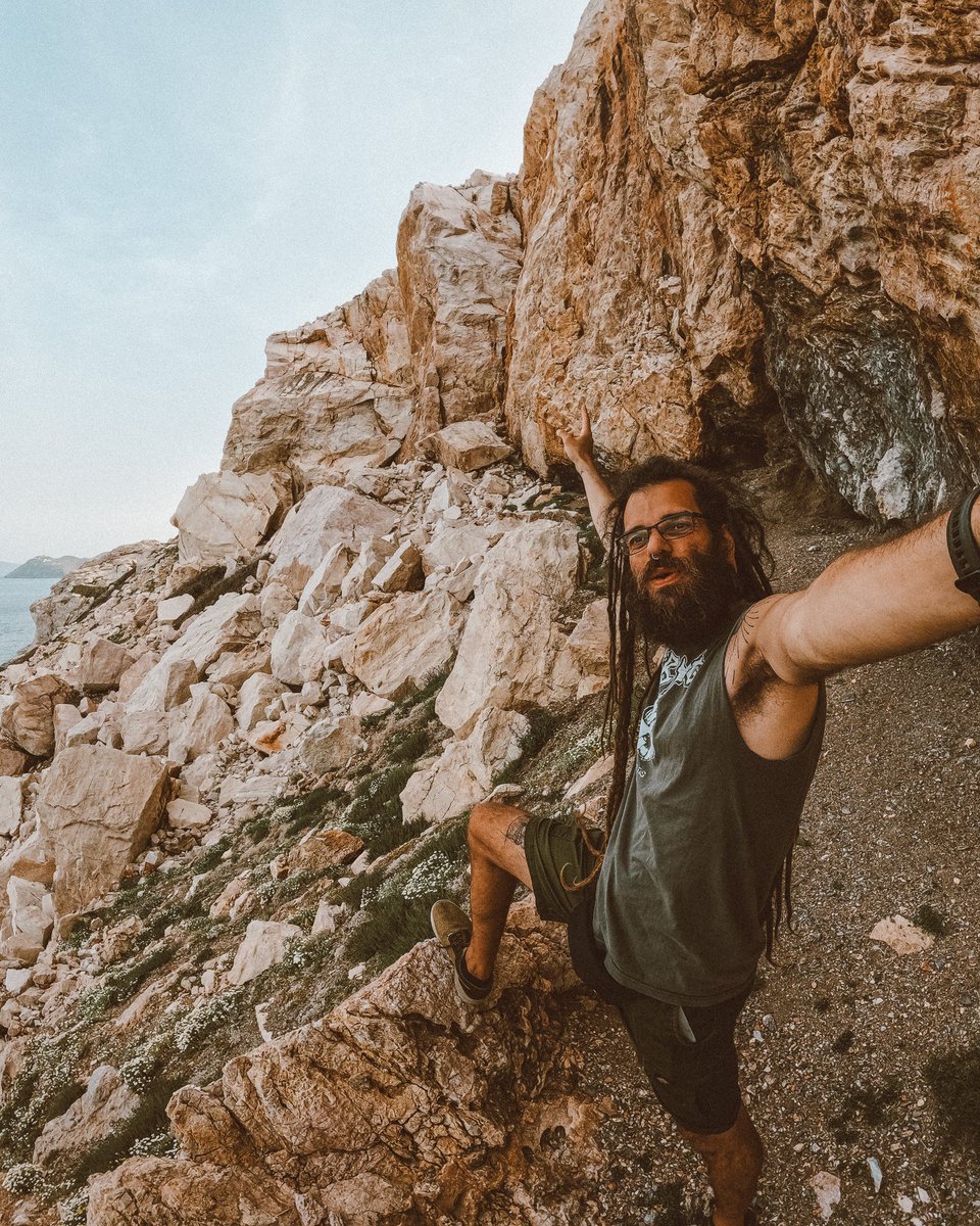 movingtheway's tweet photo. So good to be out!
.
.
#gooutandplay #freedomwithpeace #hiking
#bestspots #parkup #vanlifeparkups #dreadhead
#dreadlocks #dreadies #vanlifediaries https://t.co/39ywH43kzD
