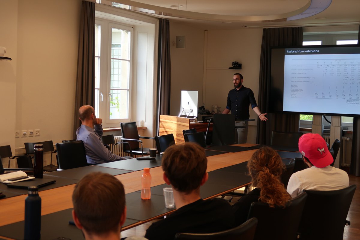 #Predoc Presentation Day success! Predocs shared their research with faculty, peers, and PhD students. Well done, keep up the good work 🙌 ! Continued discussions on our sunny terrace 😀