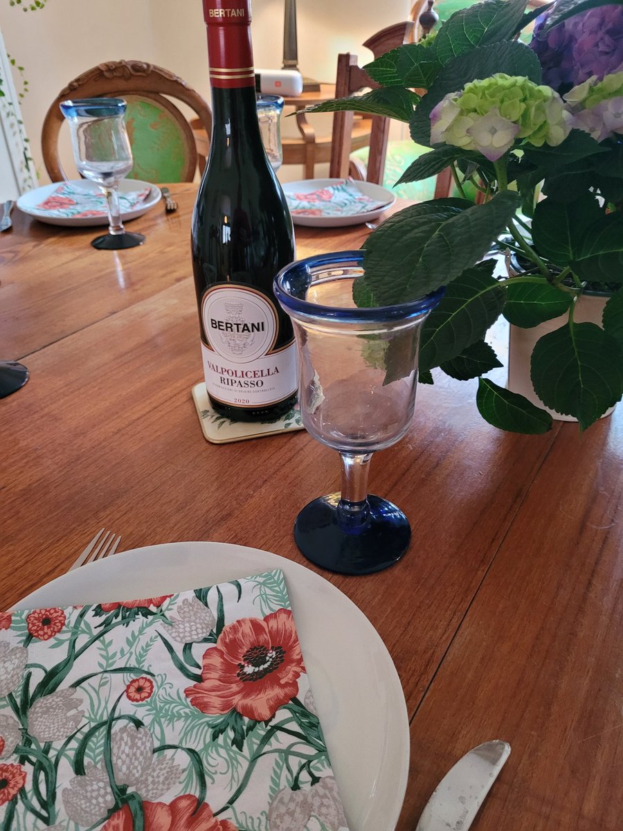lotta_hallstrom's tweet photo. Eilen järjestettiin yllätyssynttärit perheemme saksalaisvahvistukselle. Olipahan hauska ilta! 🤩Pelattiin superhauskaa seurapeliä, jota ei Saksassa myydä, mutta onneksi Suomesta saa. 🍷🥩🍰🎁🙏😇 #GrillikaudenAvajaiset #SecretHitler https://t.co/53uKufZvQ7
