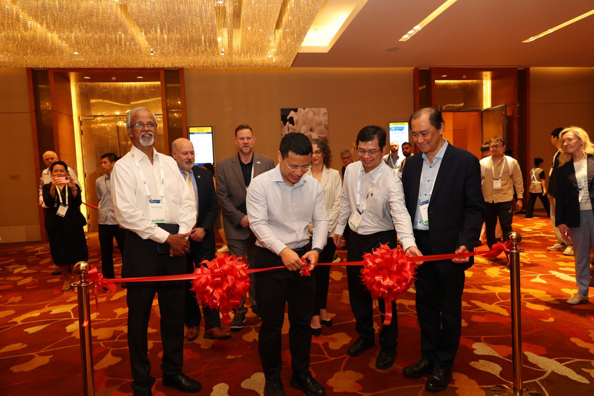 OCEANS_Conf's tweet photo. πΈ Day 2 Highlights π
Check out some snapshots from Day 2 of OCEANS 2024 Singapore! From insightful keynotes to interactive sessions, it was a day filled with learning and inspiration. #OCEANS2024Singapore #OCEANSFanatic #oceansconference #singaporesandsmarinabay https://t.co/RmPBcmUxkV