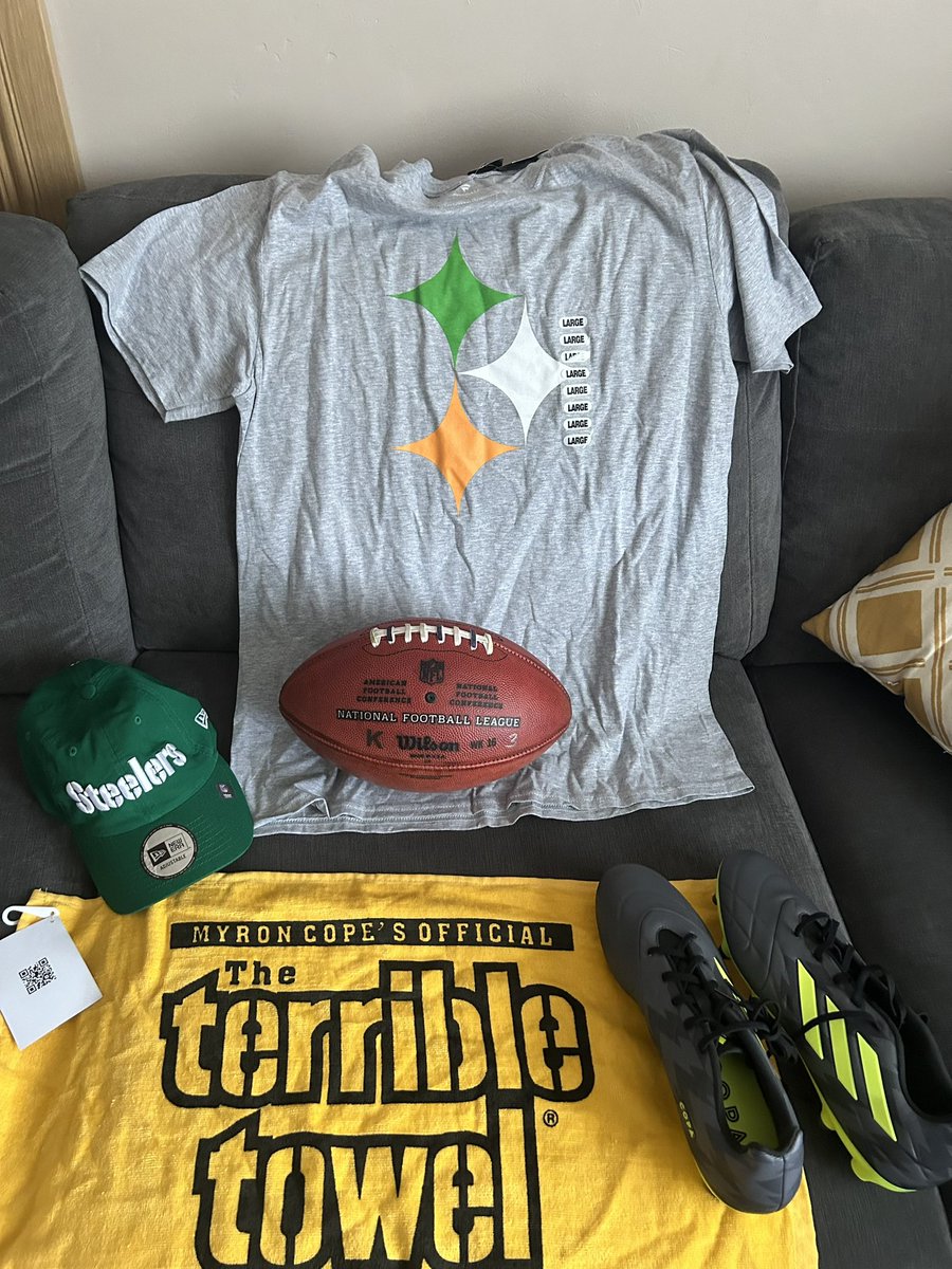 A big thank you to @steelers and @SteelersIreland for all the free gear today!
