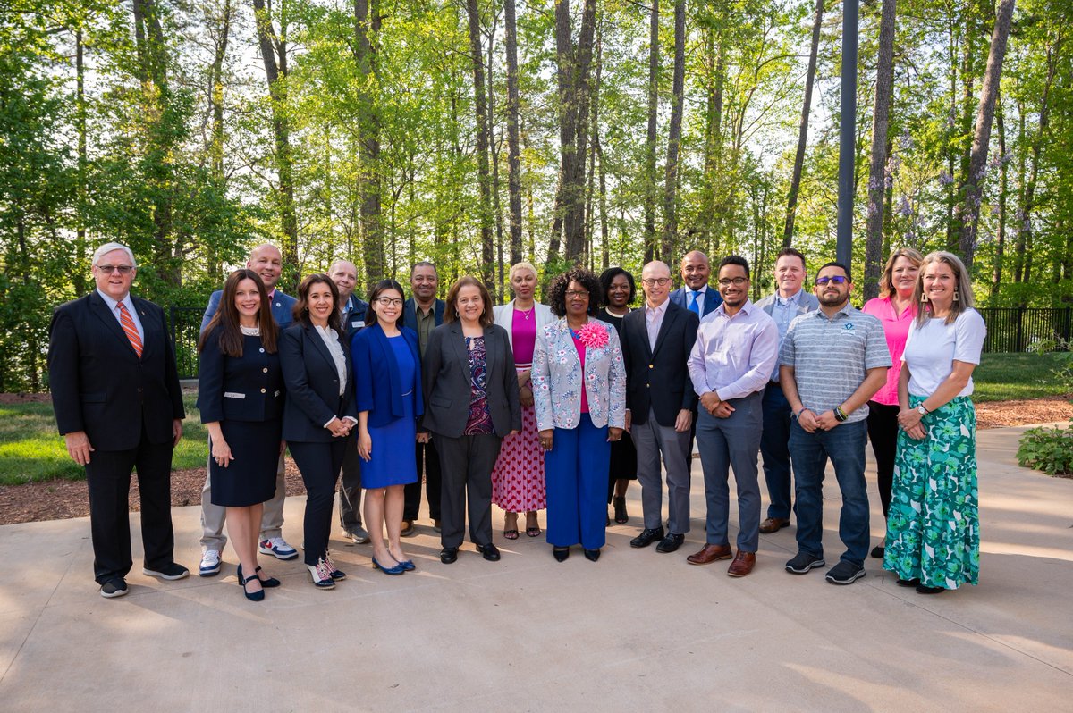 Hunt_Institute's tweet photo. As we wrap up Meeting 4 for Cohort 4 of #ElevateNC, we'd like to take this time to thank our cohort members, resource experts, and #THITeam for a fantastic meeting.
In addition, thank you to our partners @myFutureNC and @BelkEndowment for helping make this event possible! https://t.co/Z1MaE9SX6z