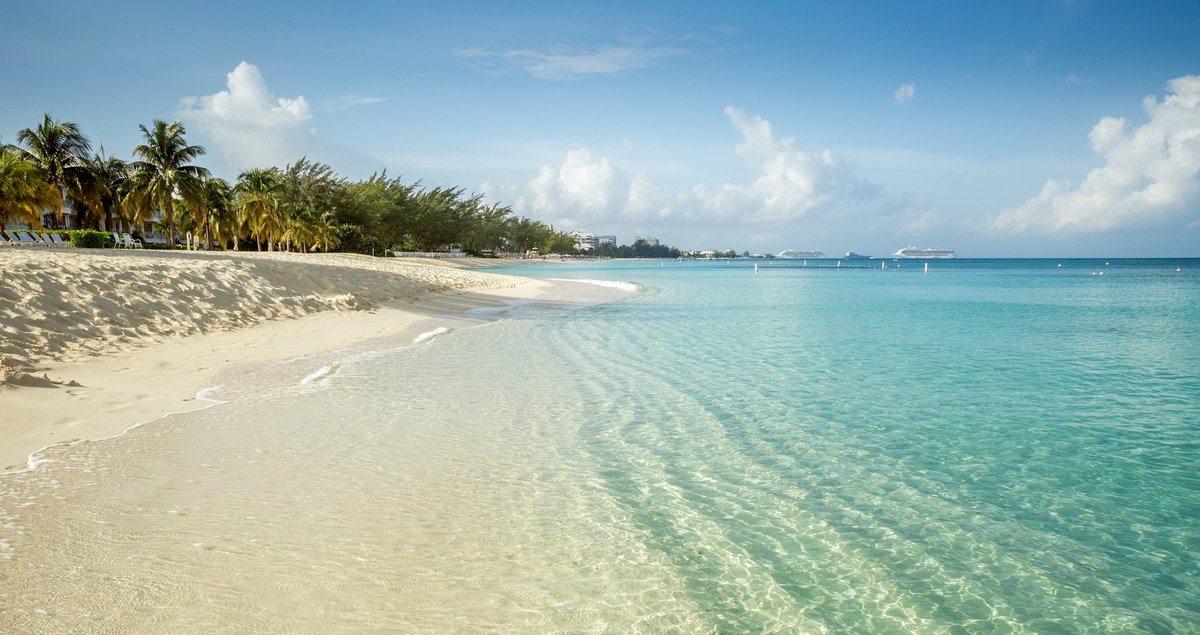 localBuddygo's tweet photo. Top 10 Beaches for ultimate relaxation!

#10

Seven Mile Beach, Cayman Islands
🏖️It's the perfect playground for beach lovers. Despite its name, 7 Mile Beach is only 5.5 miles long. Blame it on tropical shrinkage! #GrandCayman #CaymanIslands #LocalBuddy #beaches #vacation #travel https://t.co/GdNGltezQV