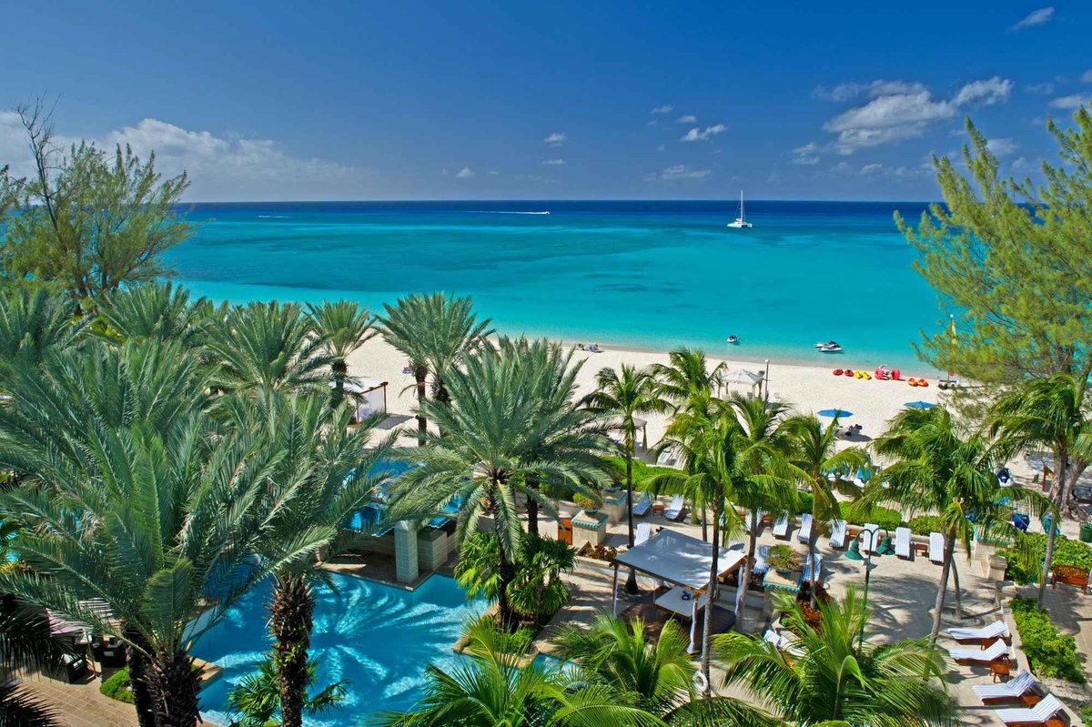 localBuddygo's tweet photo. Top 10 Beaches for ultimate relaxation!

#10

Seven Mile Beach, Cayman Islands
🏖️It's the perfect playground for beach lovers. Despite its name, 7 Mile Beach is only 5.5 miles long. Blame it on tropical shrinkage! #GrandCayman #CaymanIslands #LocalBuddy #beaches #vacation #travel https://t.co/GdNGltezQV