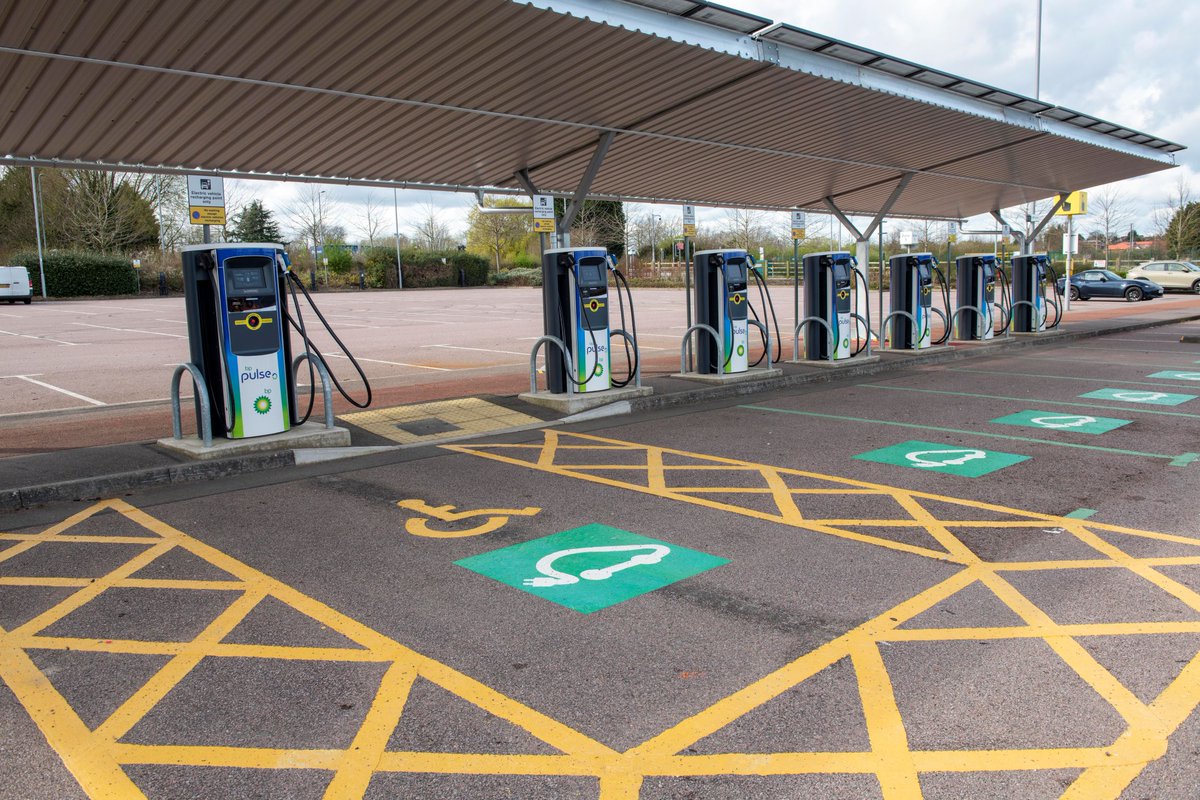 🚗 People parking at Toton Park and Ride will now have access to eight new electric vehicle charging points.⚡️ A solar canopy and battery storage have also been installed, providing a renewable energy source that can be stored and used when it is needed. transportnottingham.com/electric-vehic…