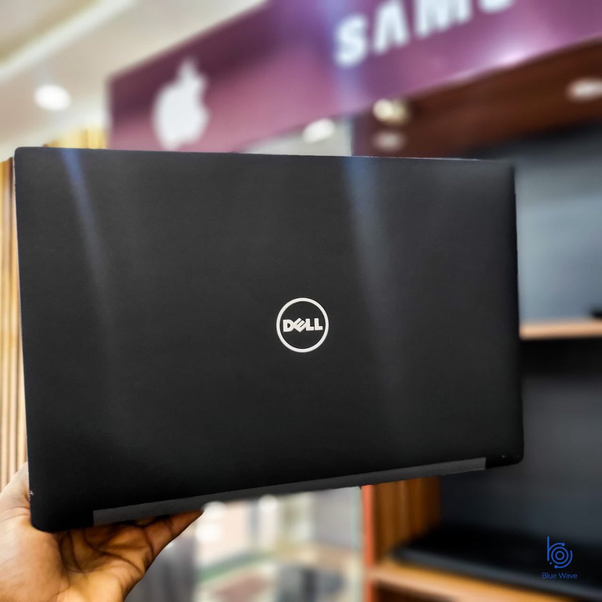 *DELL LATITUDE 7480 Intel®️ core i7 6th gen vpro base @2.80ghz, max turbo frequency @3.50ghz •98% clean •14 inches •Memory speed: 2400mhz •Ram: 8GB DDR4 •256GB SSD •Graphics: intel HD 520(4GB) •HD display •Keyboard💡 •Win 10 •Sleek •Fingerprint Ghc 3600 ☎️0241636577