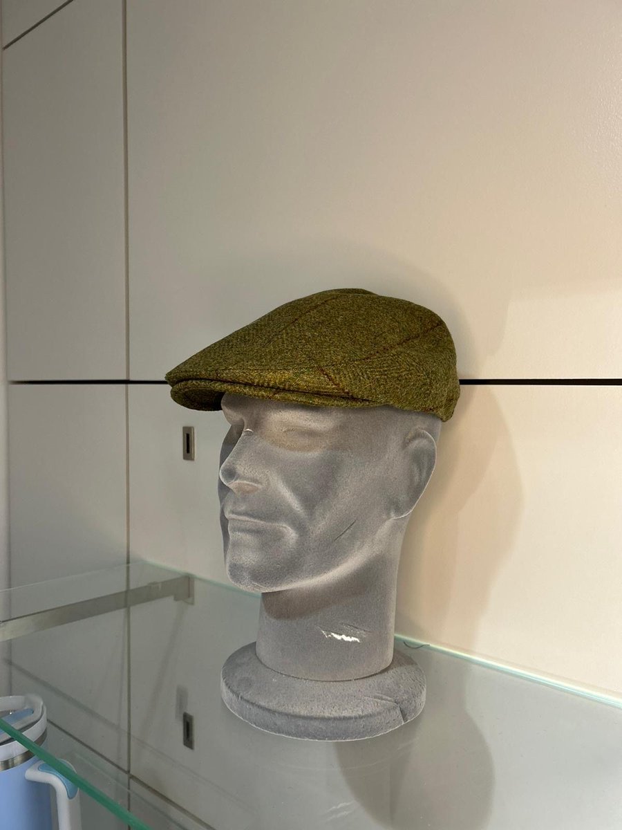 focus_ni's tweet photo. Flat Caps 🤩 

Stand out a little and elevate your look with a flat cap💥 giving that extra touch to your outfit adding an extra element for a sharp look👔

#flatcap #fashion #mensfashion #mensstyle #extratouch #menswear #peakyblinders https://t.co/InAzEFrahQ