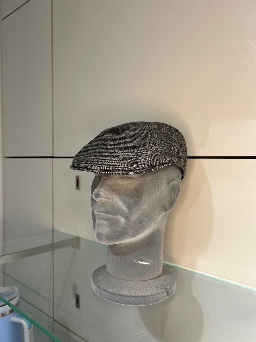 focus_ni's tweet photo. Flat Caps 🤩 

Stand out a little and elevate your look with a flat cap💥 giving that extra touch to your outfit adding an extra element for a sharp look👔

#flatcap #fashion #mensfashion #mensstyle #extratouch #menswear #peakyblinders https://t.co/InAzEFrahQ