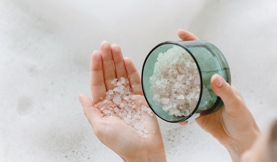 Discover the wonders of Epsom salt - a natural remedy rich in magnesium! From pain relief to relaxation, dive into all of the benefits of this rich mineral. #EpsomSalt #MagnesiumBenefits 👉 iherb.co/anSKSAXM