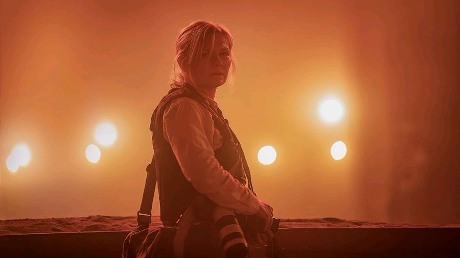 Kirsten Dunst in Civil War recensie door Alex Garland 